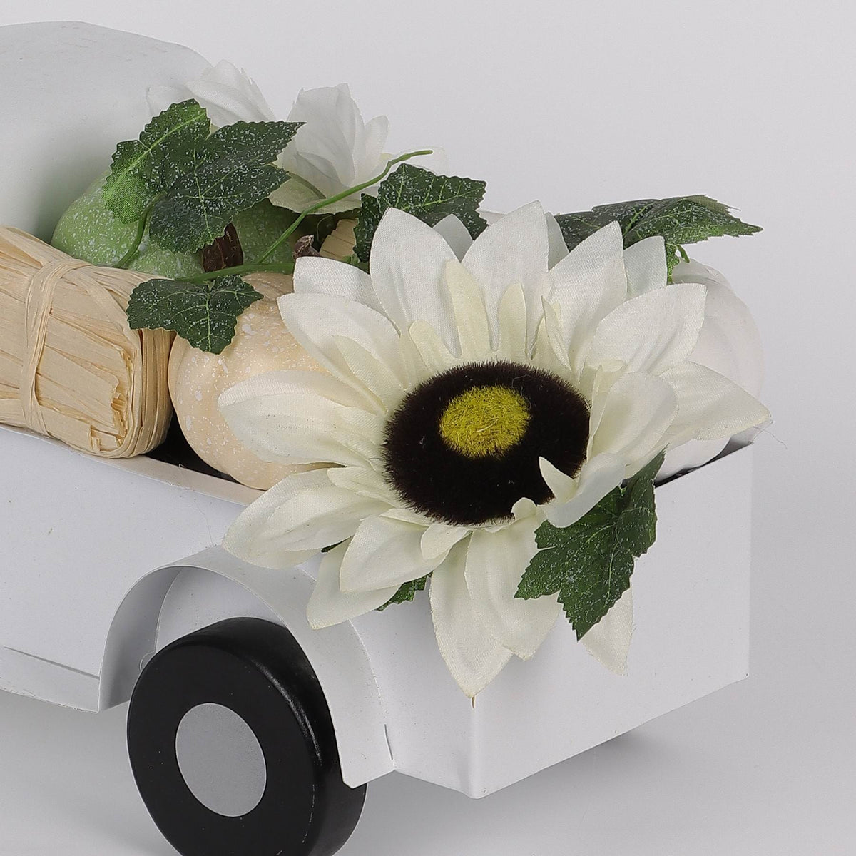 13IN FALL WHITE METAL TRUCK W/FLOWER DÉCOR Season2Season