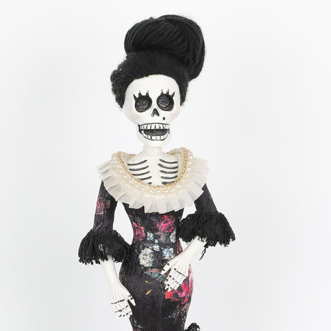 5*4.25*18.0'' The Ghost Bride Décor