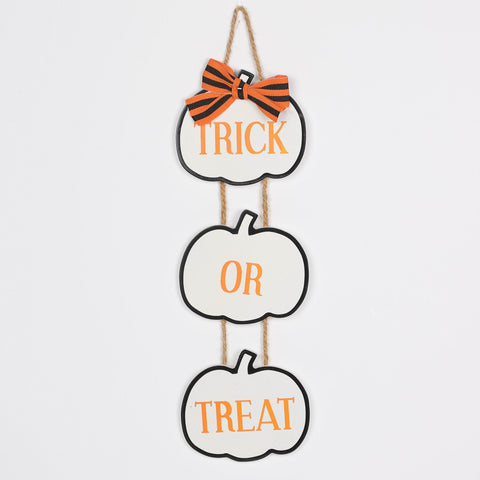 4.125*0.125*12.5'' Halloween Trick Or Treat Wall Hanger Décor