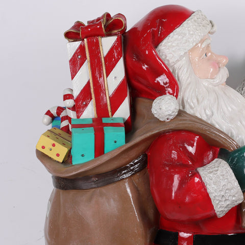 Christmas Resin Santa Décor