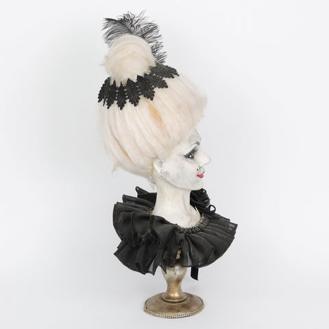10.25*9.5*19.0''The Ghost Bride Head W/Gold Base Décor