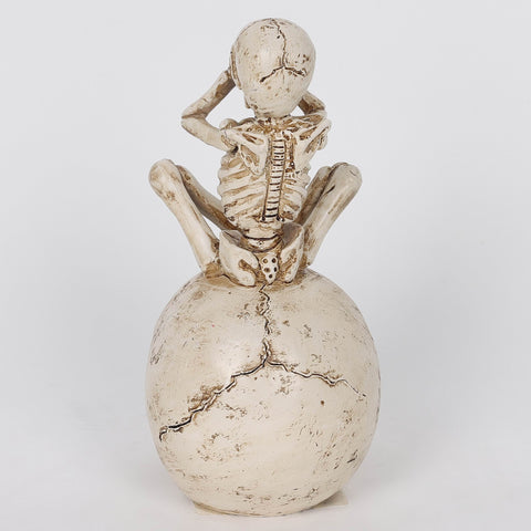 3.0*3.5*6.75'' Resin Covering Eyes Skeleton Sitting On Skull Décor W/Lite
