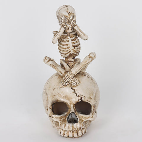 3.0*3.5*6.75'' Resin Covering Eyes Skeleton Sitting On Skull Décor W/Lite