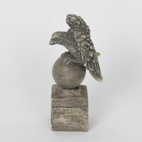 3.5*2*5.5''A Eagle With Opening Wings Resin Décor