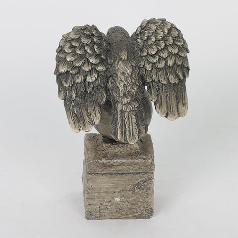 3.5*2*5.5''A Eagle With Opening Wings Resin Décor