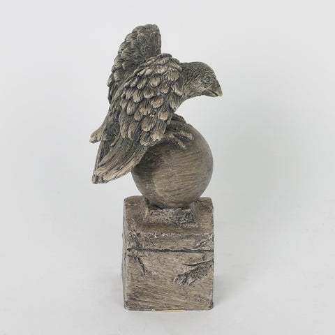 3.5*2*5.5''A Eagle With Opening Wings Resin Décor