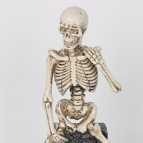 5.25*3.0*12.75'' Resin White Skeleton Décor