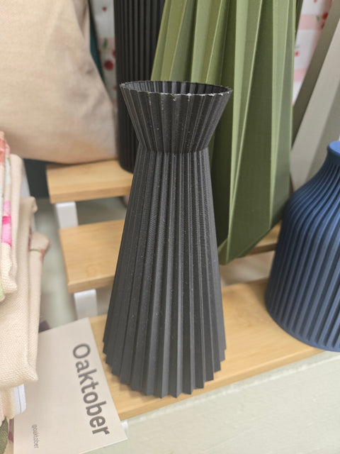 Lotus Vase - Black