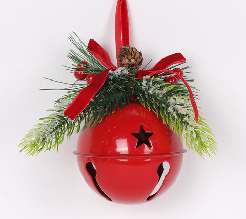 Lot de 4 cloches rouges en métal de 7 x 3,25 x 4 po H avec décoration en pin et baies