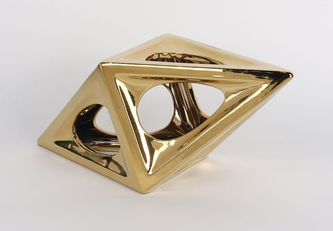 5''X5''X12.5''
Golden Ceramic Table Décor