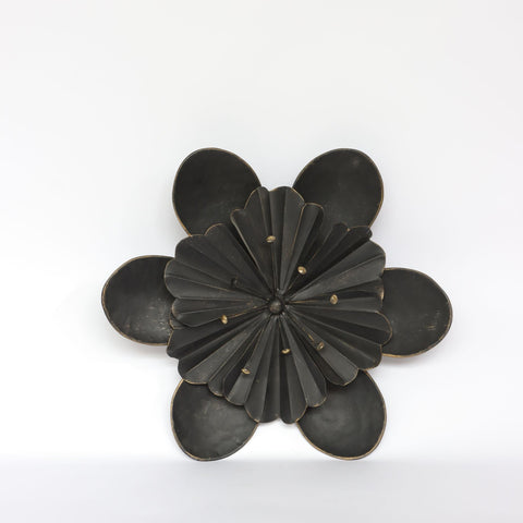 Décor de fleurs en métal noir 15,5 x 2,5 po